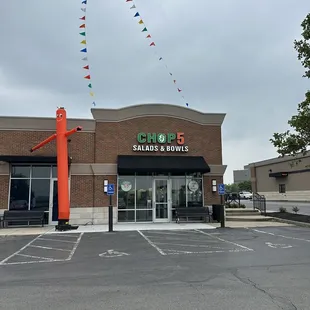 the outside of a restaurant