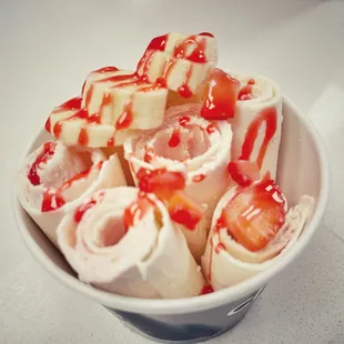 Strawberry Banana ice cream. They use plain cream then add fresh fruit to flavor it while it&apos;s iced.