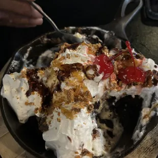 Butterfinger Brownie Skillet (AMAZING)