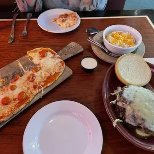 Flatbread, garlic mashed potatoes and veggie burger