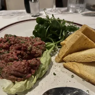 Classic Steak Tartare "Parisienne"*