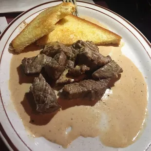 Steak bites with chop sauce and toast