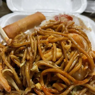 Shrimp Lo Mein lunch special....Yum