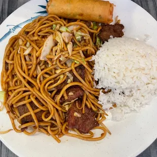 Beef Lo Mein lunch special.