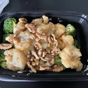 K11. Crispy Shrimp with Walnuts