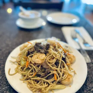 The house chow mein
