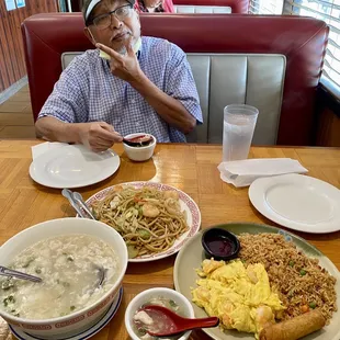 3.29.22 Pops likes the shrimp chow mein here. Big shrimp. Chicken/Crab soup &amp; shrimp scrambled eggs are always good too!