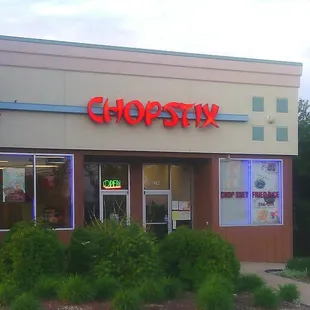 In LINDENHURST... on the corner of 132/Grand Ave &amp; Sand Lake Road, next to the 7-11.     *** NEW OWNERS ****