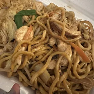 Chicken Lo Mein