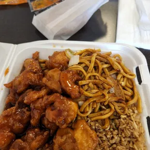 Lunch special- General chicken with half fried rice and half chow mein