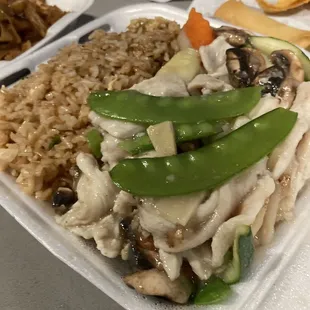 46. Moo Goo Gai Pan. Tasteless. No soy. The veggies were mush. Sauce had no garlic or anything.