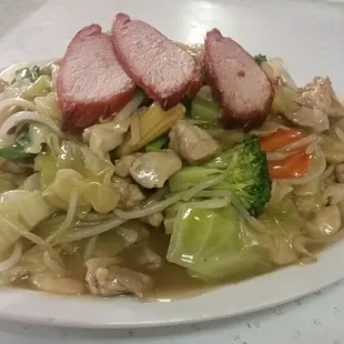 Cho"s Chow Mein - Different meats and vegetables