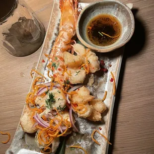 The Jumbo Shrimp is actually a empty jumbo shrimp carcass with a plate of baby deep fried shrimp ‍