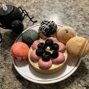 Raspberry Macaron, Marshmallow Macaron, Cookies&amp;Cream Choux,Halloween Biscoff Macaron, Salted Caramel Macaron, Blueberry tart