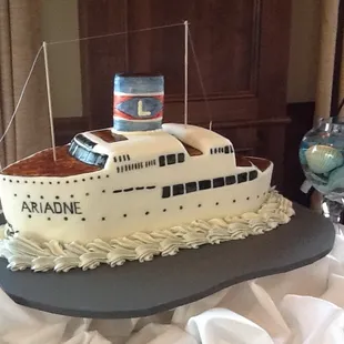 a boat shaped cake