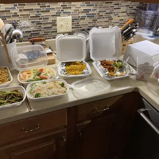 Pot Stickers, Delights ' Seafood, Cantonese Style Pan Fried Noodles With Seafood, Vegetable Mai Fun, Chicken Lo Mein, Spicy Green Beans