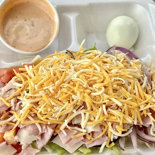 What's for lunch on this (*‿*) beautiful day? Chef Salad "The Alley's Pride". Simply delicious. #ChowDownAlley