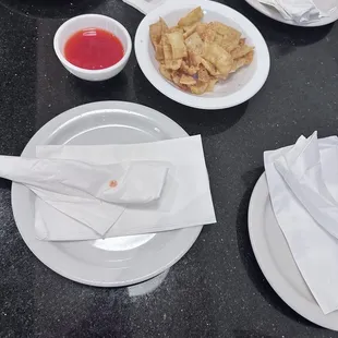 Wonton chips and sauce - complimentary