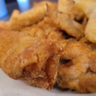 food, chicken wings and fried chicken