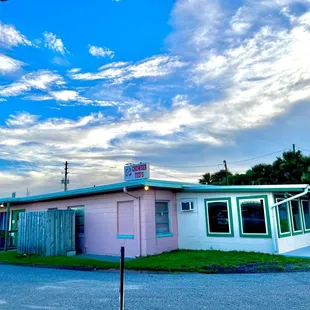 Chowder Ted's (exterior)