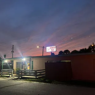 the outside of the restaurant