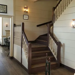 Stairs to top floor and batbroom.