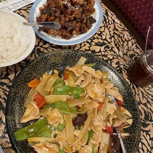 Our lunch, dragon sesame beef and dongxiao chicken