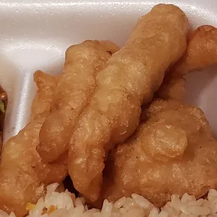 Sweet and sour chicken of the happy family combination plate