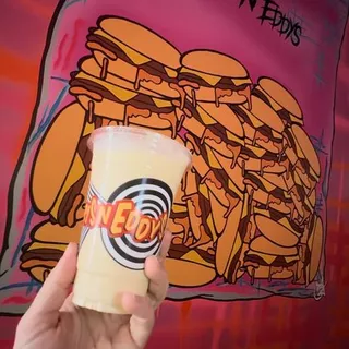 Vanilla Shake (20 oz cup)