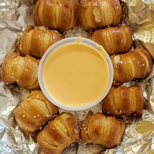 roissants and dipping sauce