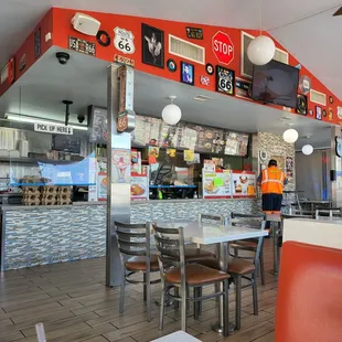 the interior of a fast food restaurant