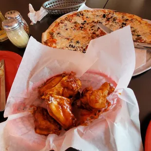 Honey BBQ wings were so tasty.
