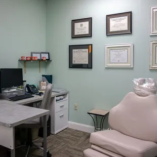 Schedule your complimentary consultation with our doctors to find out how we can create a beautiful, healthy smile for you!