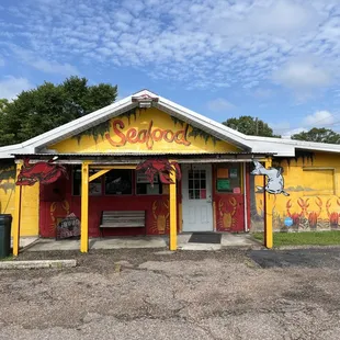 Hey Sha!! come on down and see us. your one stop shop for live and boiled seafood!