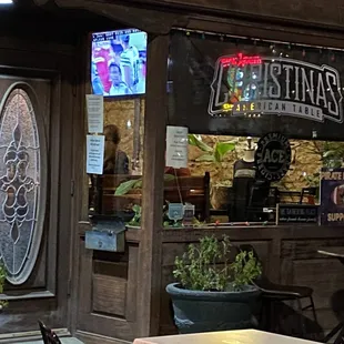 the outside of the restaurant