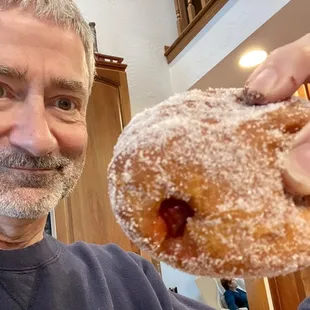 Raspberry filled pączki (mmmmmmm... you are not long for this world)