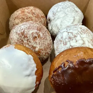 Six-pack 'o pączki