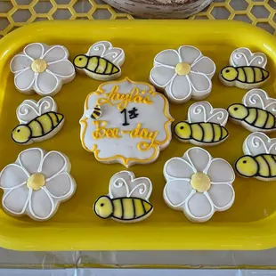 a bee themed birthday cake