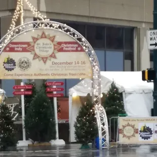 corner entrance at Illinois and Georgia