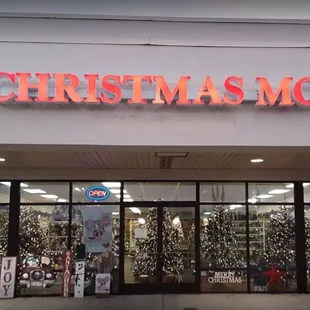 Christmas Mouse Outer Banks Mall outside