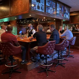 Welp.... I found the &quot;official &quot; ole boys club in O-Town by accident.   Wanna meet bankers &amp; &quot;shakers&quot; ... this is it
