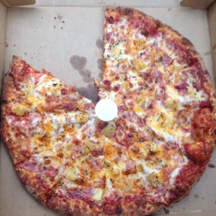 Here&apos;s an actual picture of a pizza from Christopher&apos;s because for some reason people have decided selfies are more helpful. It was good!
