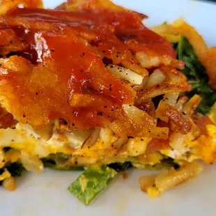 Veggie omlete w/hash browns on top