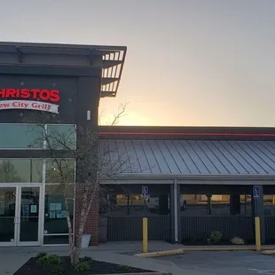 Excellent location right next to Payless and Taco Bell