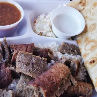 ows a tray of food
