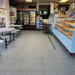 Great shop and nice big room to chill and eat!!