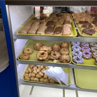 Delicious classics, friendly service, convenient hours.  Simply perfect for a donut stop.