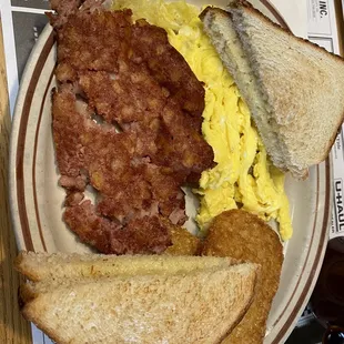 Corn beef hash and eggs with hashbrowns and Texas toast