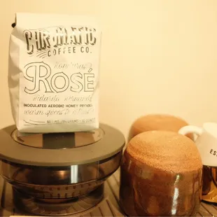Rosé inoculated aerobic honey process
