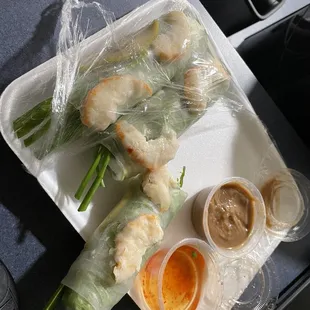 Summer rolls with vegan shrimp!